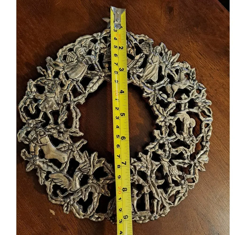 Christmas Wreath Hanging Trivet Metal with some Patina 8.5 Inch Round with Star